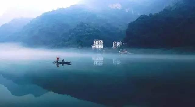 她是记者，作家，特工，更是《国歌》作者一生的红颜知己